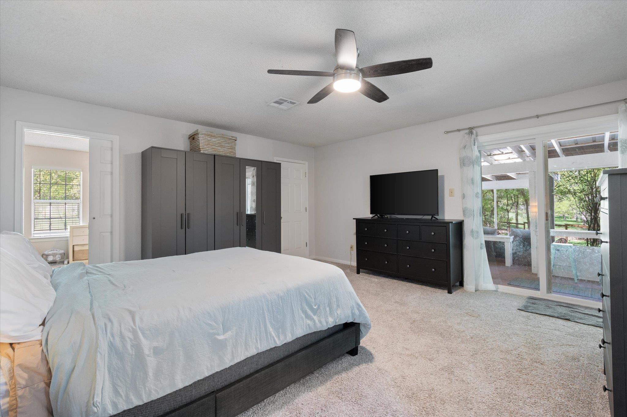 201 N Oak Hollow Rd, Georgetown, TX 78628