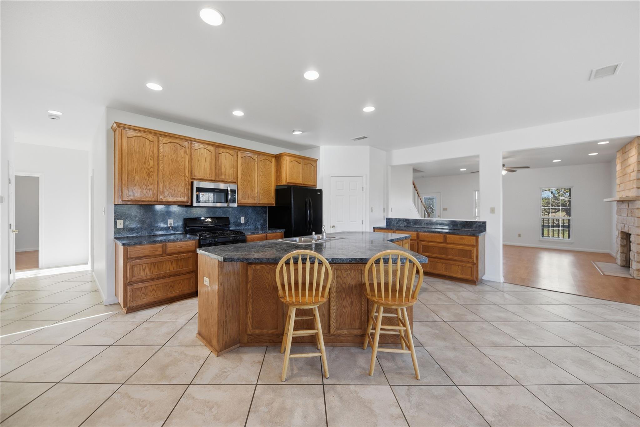 2069 E State Highway 21 # A, Paige, TX 78659