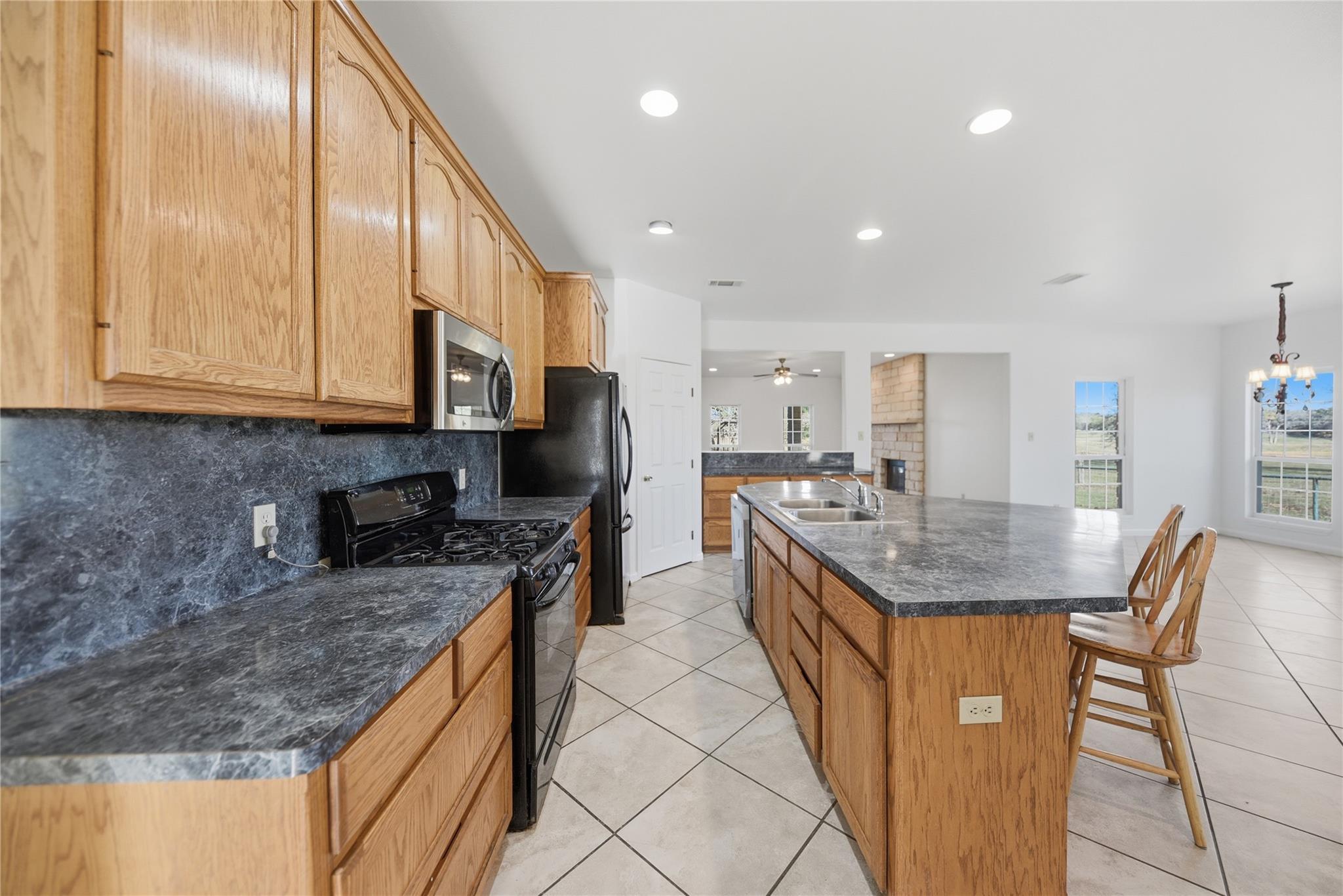 2069 E State Highway 21 # A, Paige, TX 78659