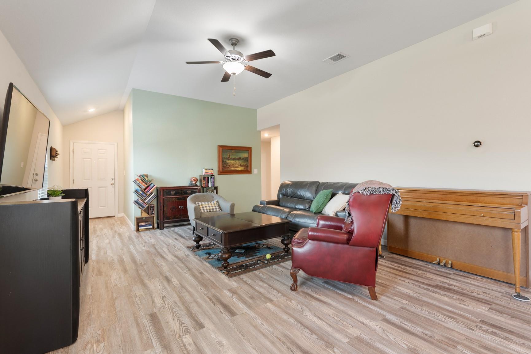 131 Rains, Kyle, TX 78640