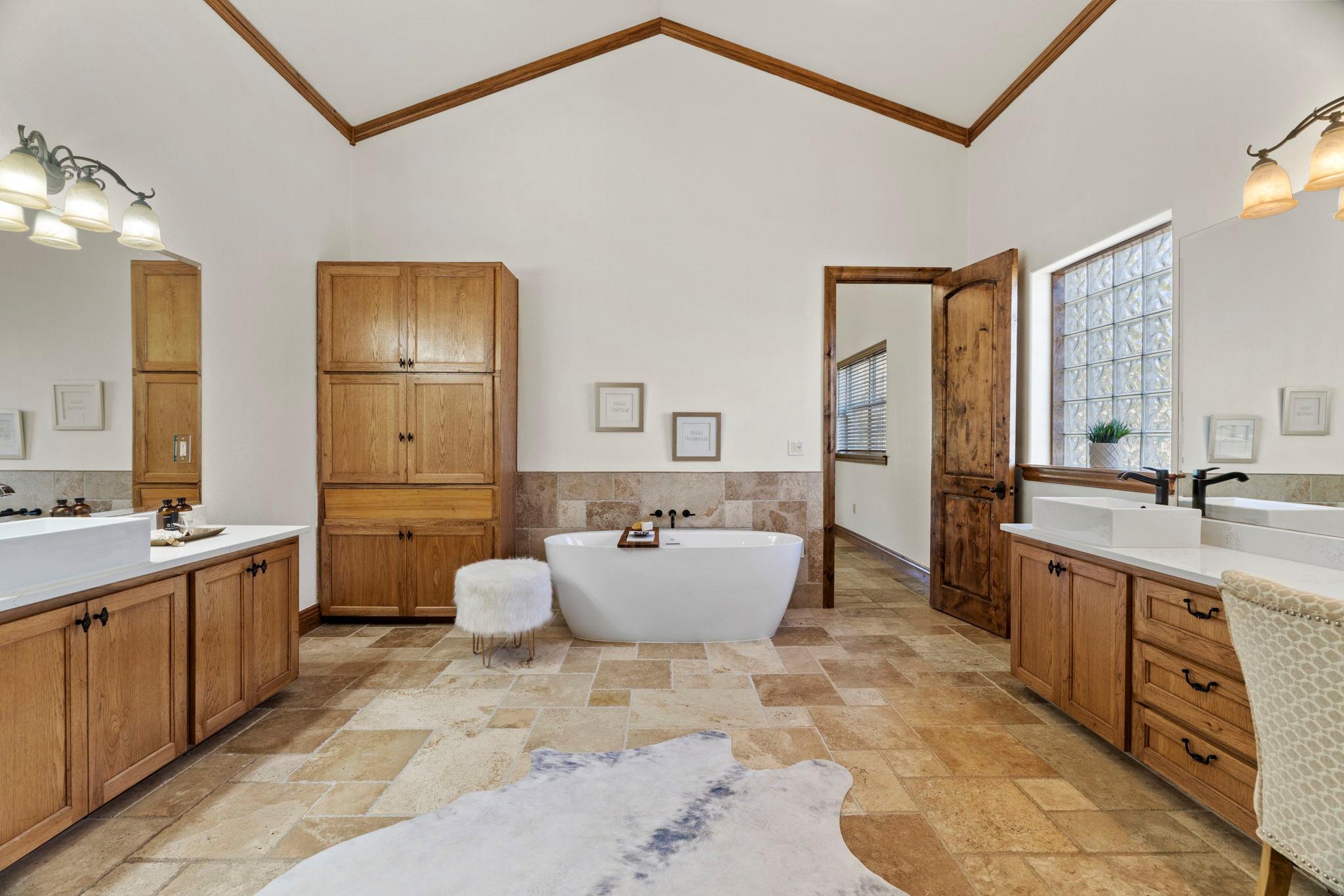 2180 La Ventana Pkwy, Driftwood, TX 78619