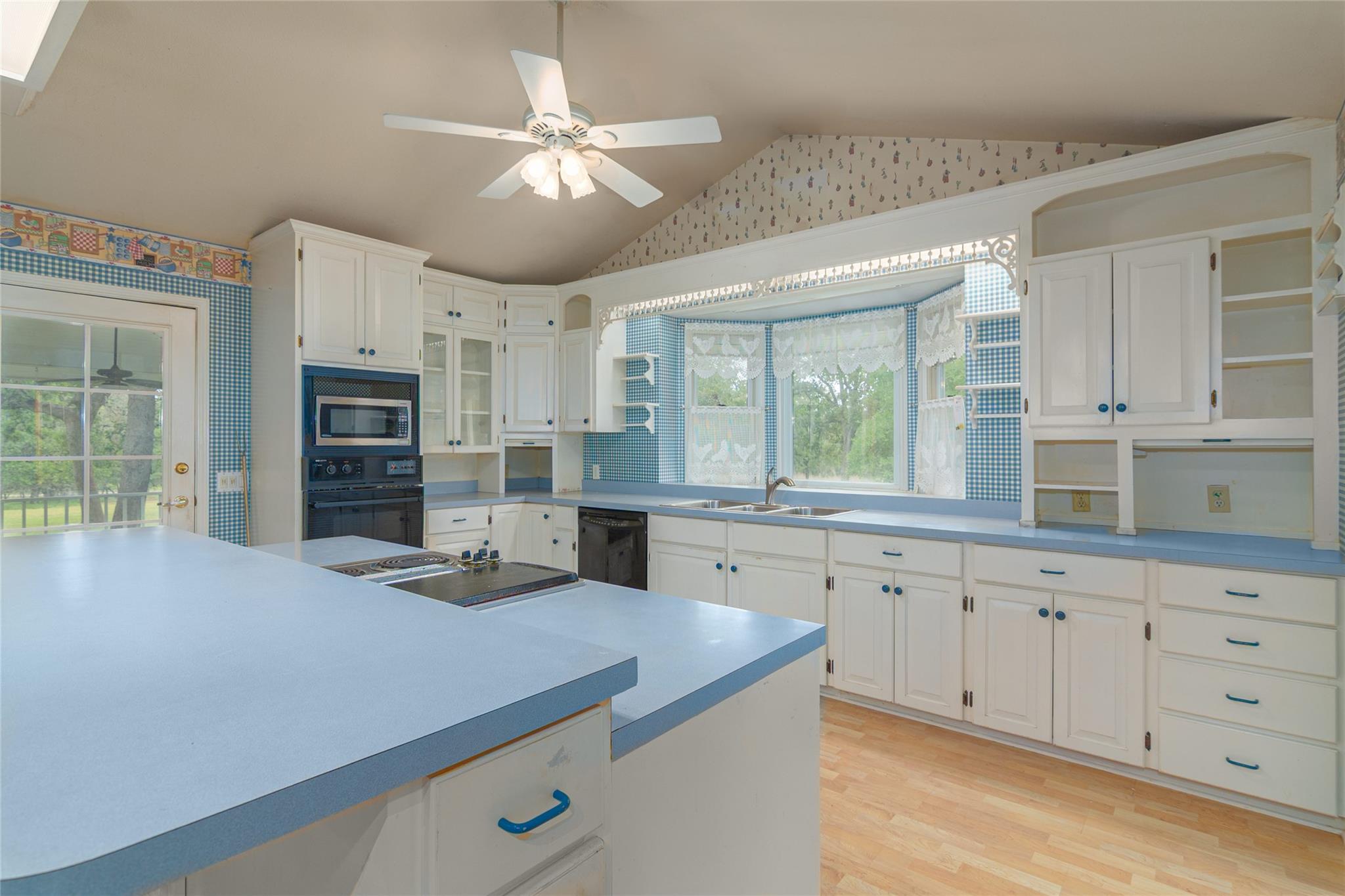 2981 Vivroux Ranch Rd, Seguin, TX 78155