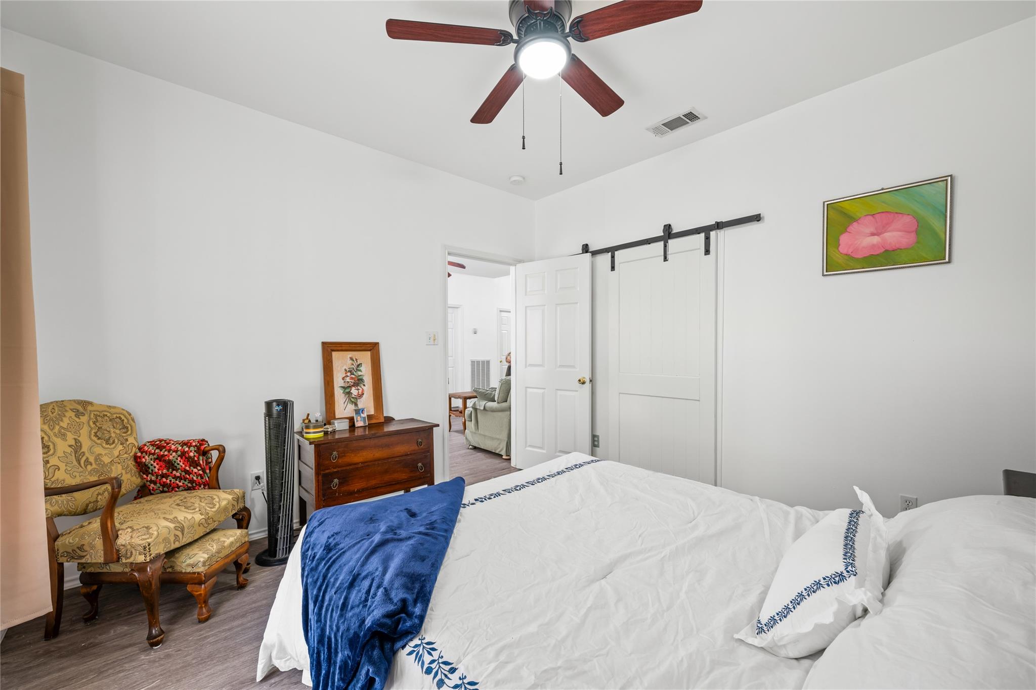 301 Buckeye Trl, La Grange, TX 78945