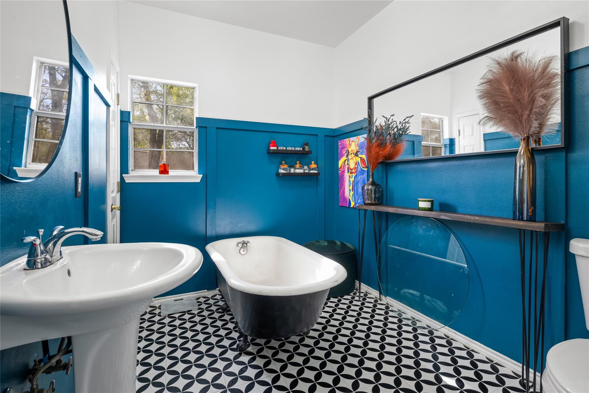 301 Buckeye Trl, La Grange, TX 78945