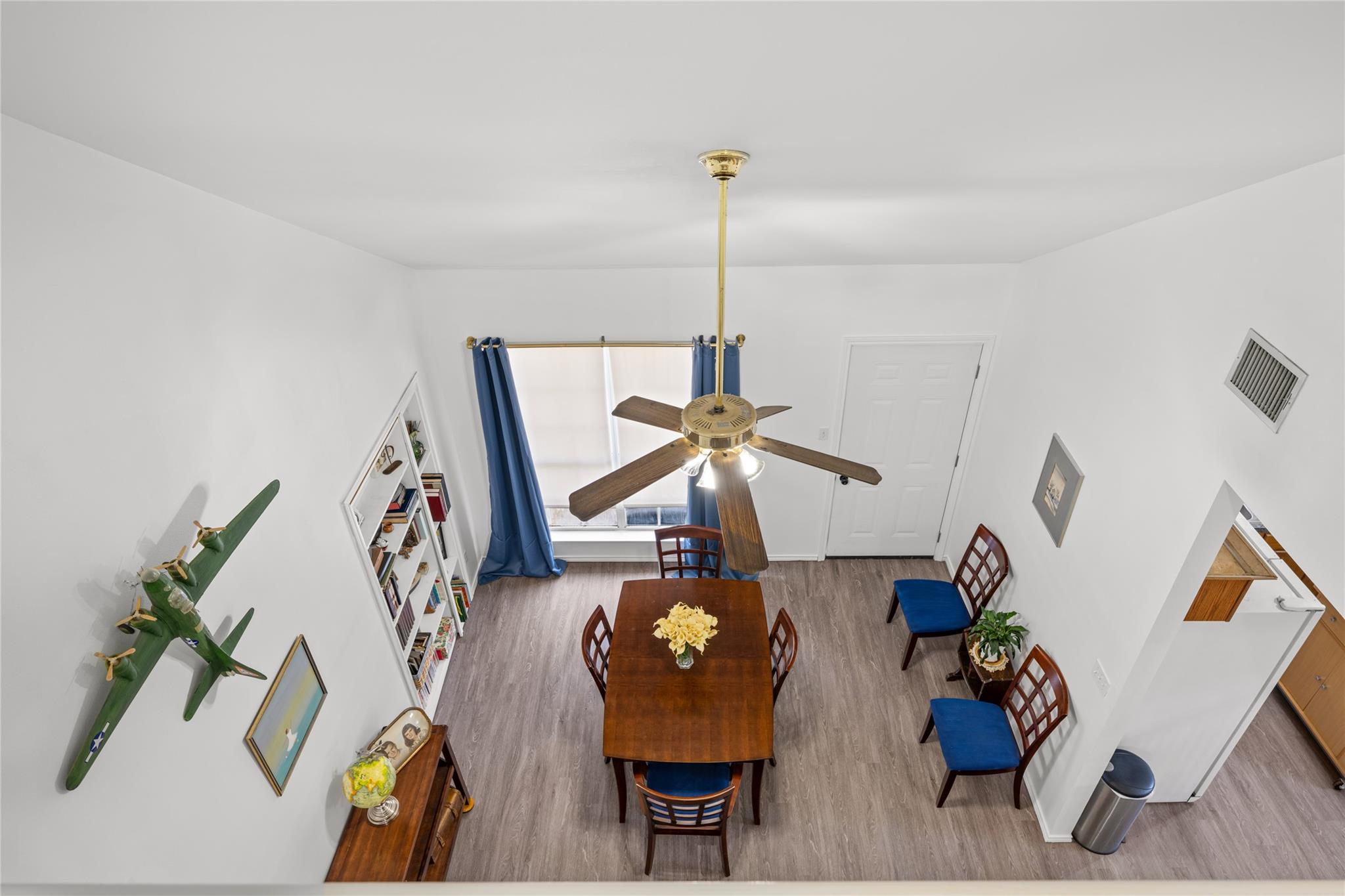 301 Buckeye Trl, La Grange, TX 78945