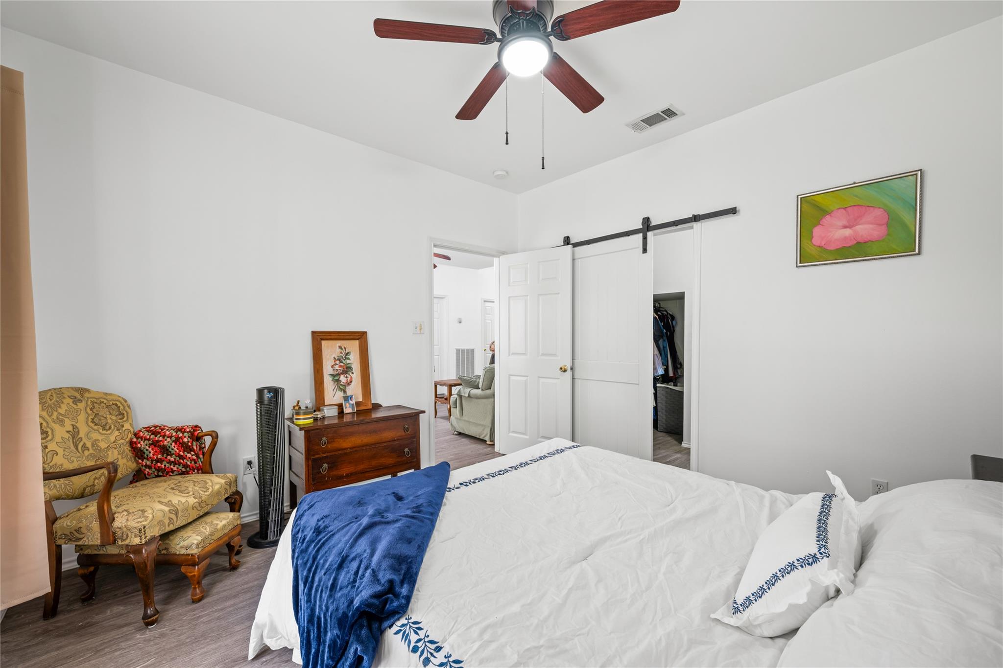 301 Buckeye Trl, La Grange, TX 78945