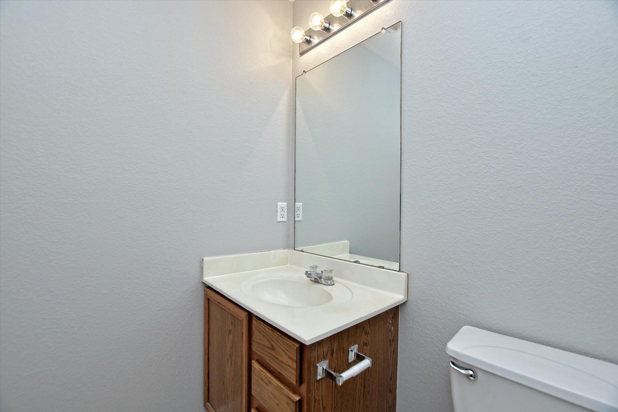 102 Blanco Woods Blvd, Elgin, TX 78621