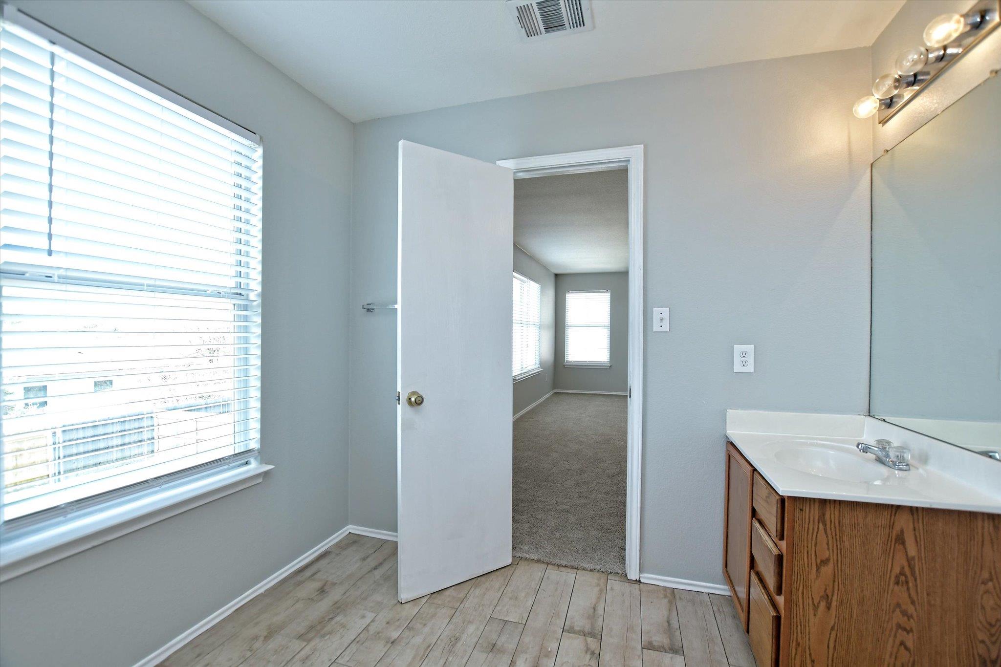 102 Blanco Woods Blvd, Elgin, TX 78621