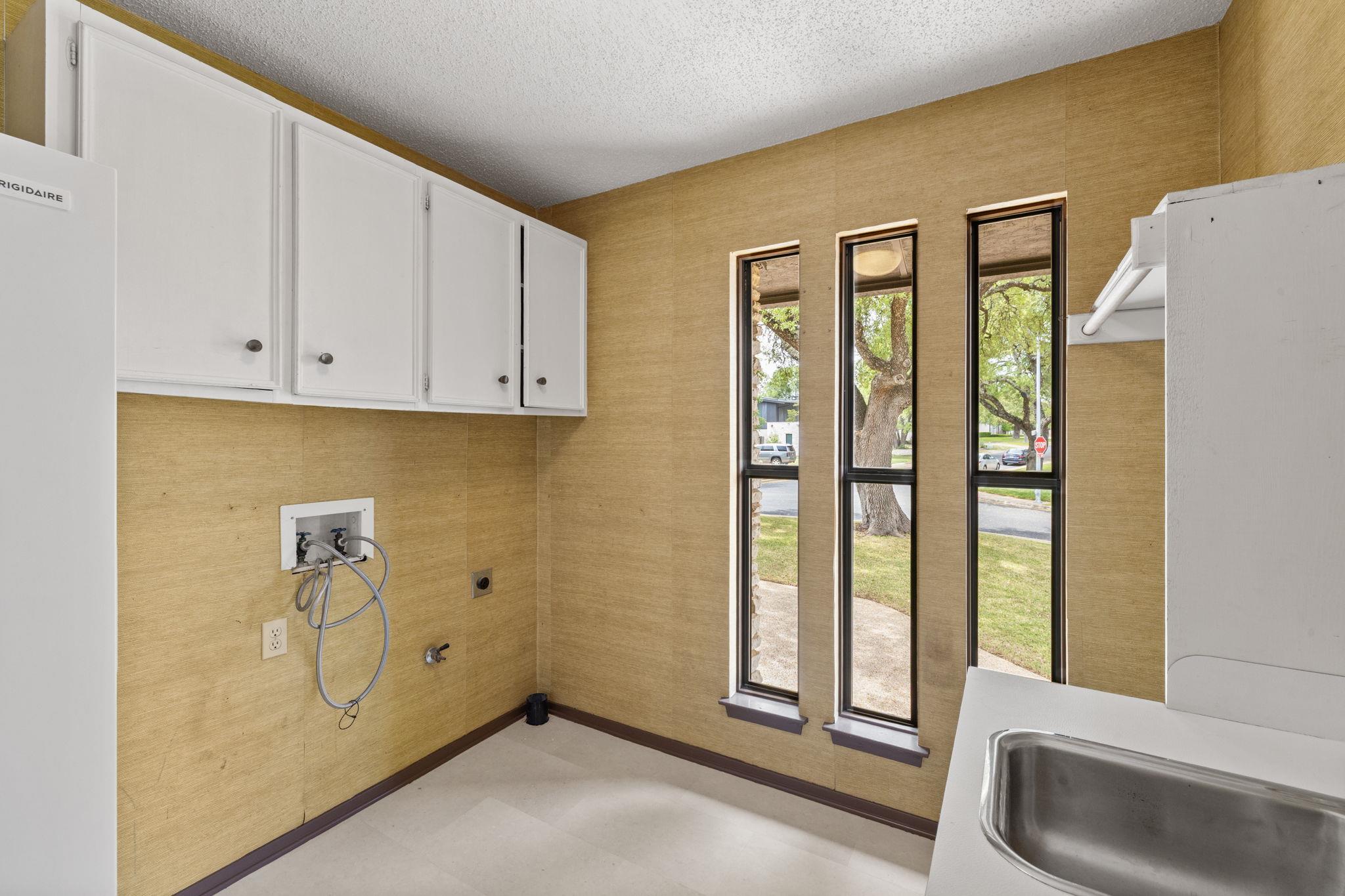 4700 Cat Mountain Dr, Austin, TX 78731