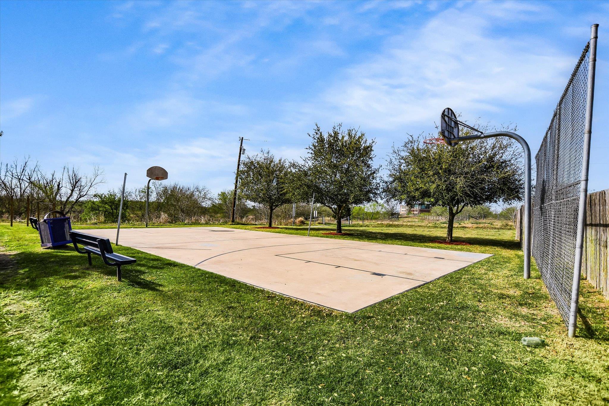 102 Blanco Woods Blvd, Elgin, TX 78621