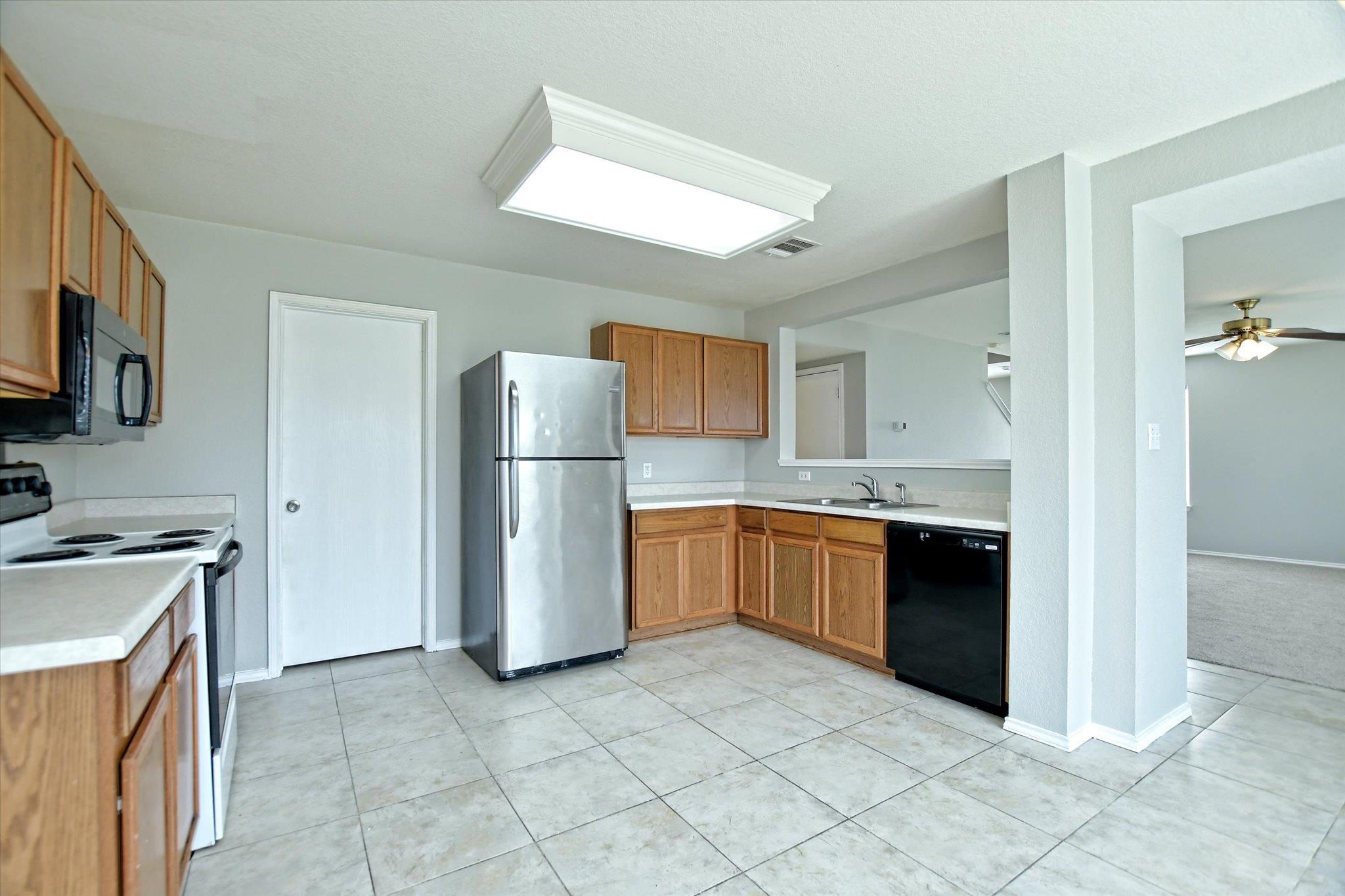 102 Blanco Woods Blvd, Elgin, TX 78621