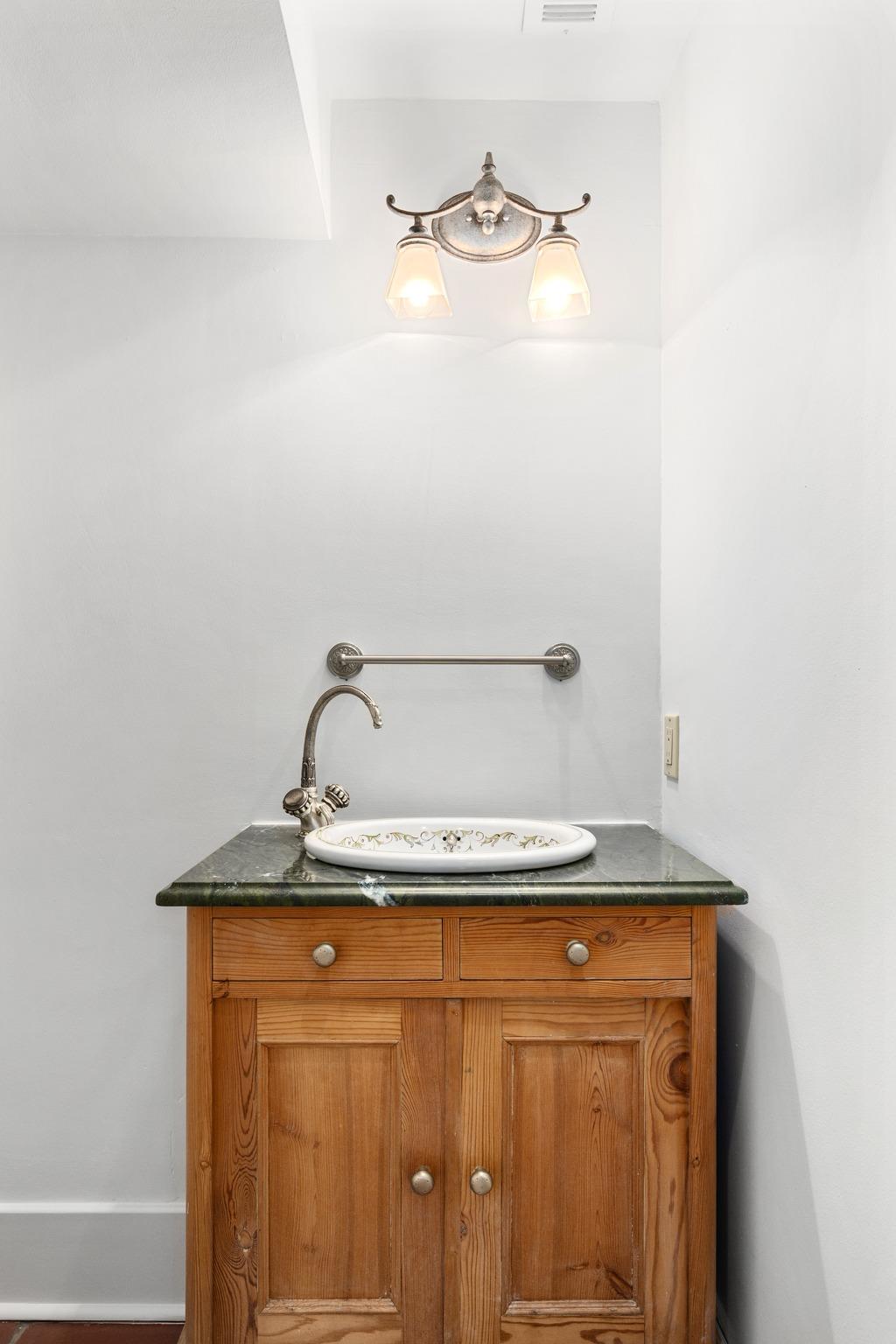 1301 Kent Ln, Austin, TX 78703