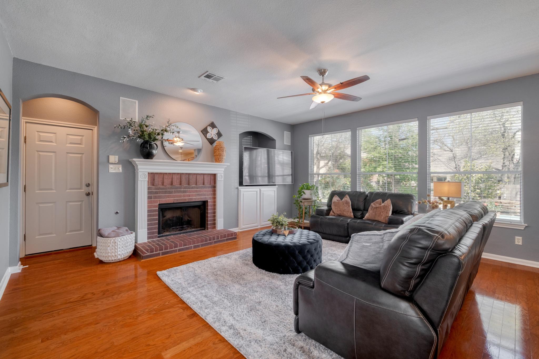 8221 Fern Bluff Ave, Round Rock, TX 78681