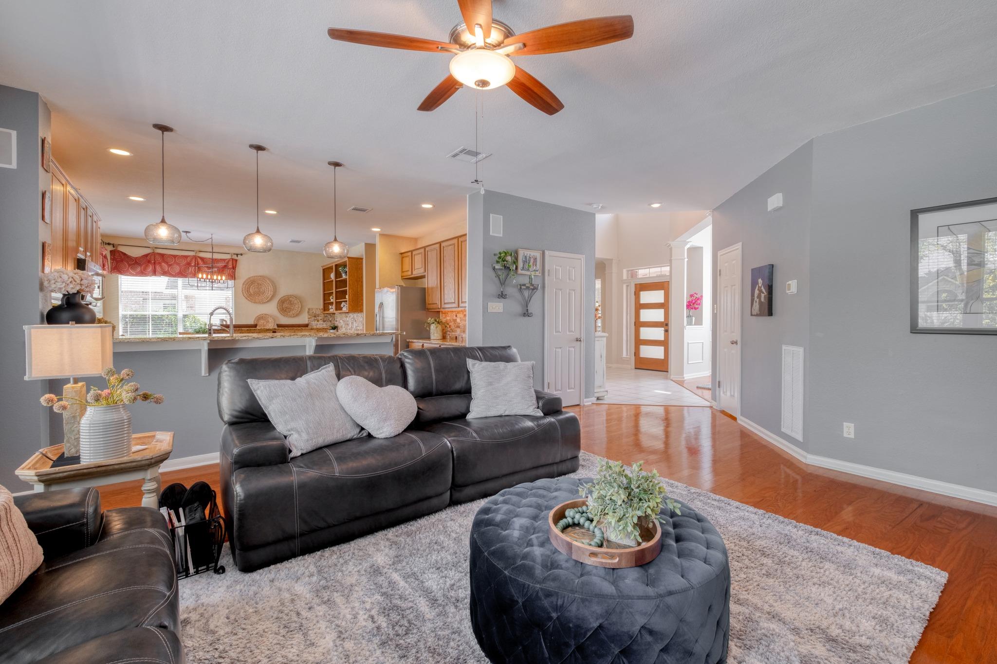 8221 Fern Bluff Ave, Round Rock, TX 78681