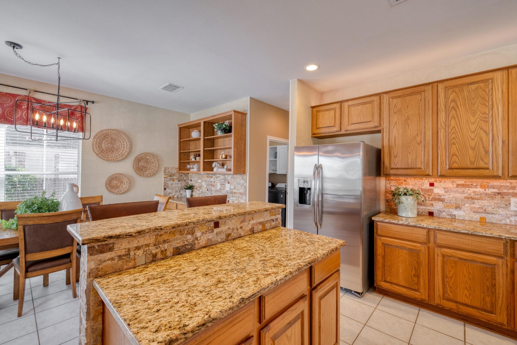 8221 Fern Bluff Ave, Round Rock, TX 78681