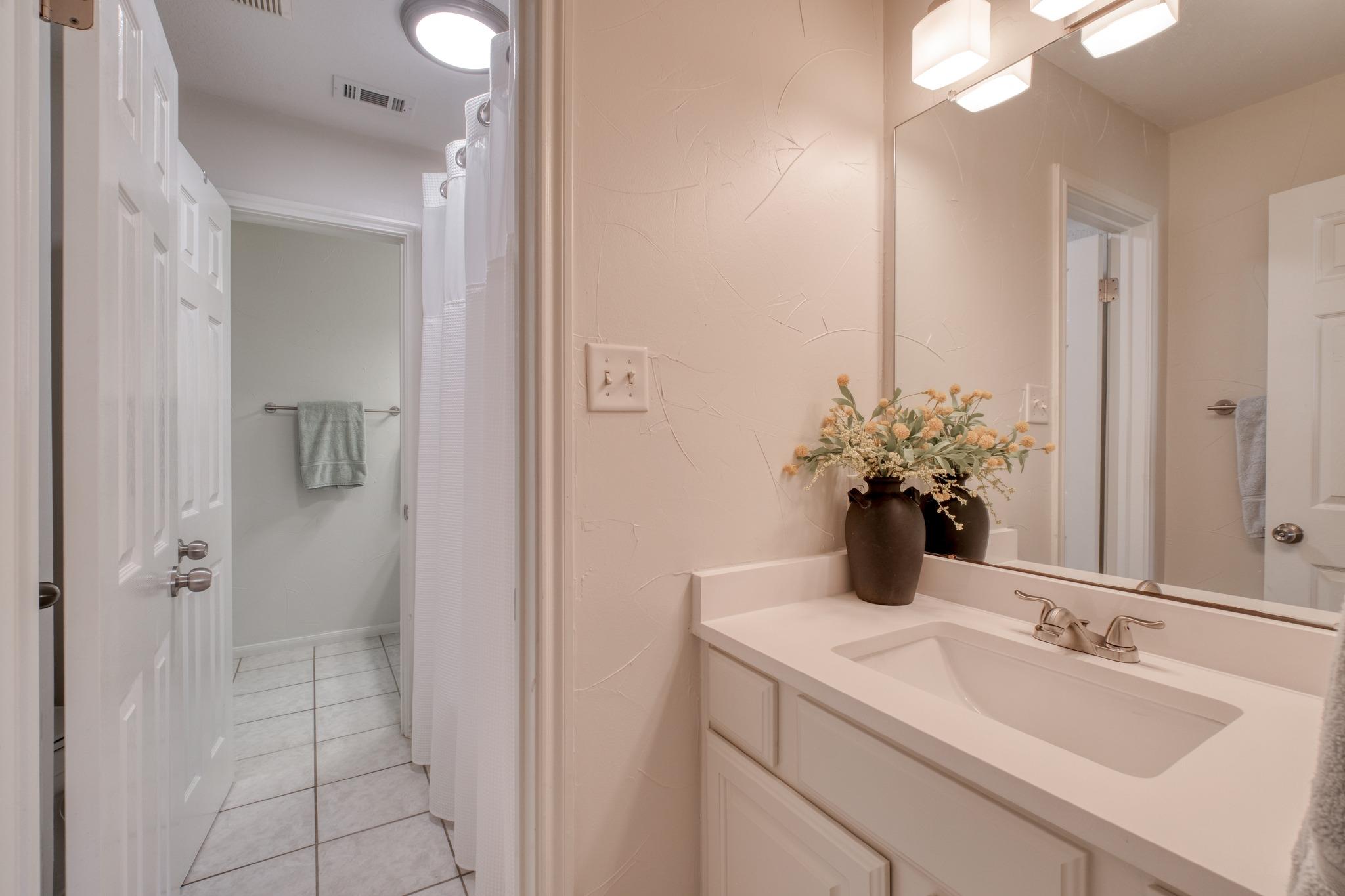 8221 Fern Bluff Ave, Round Rock, TX 78681