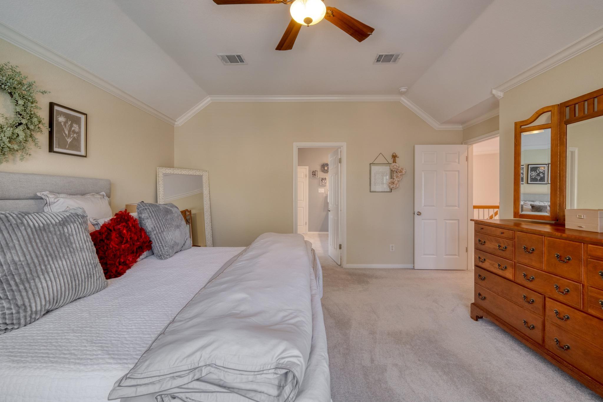 8221 Fern Bluff Ave, Round Rock, TX 78681