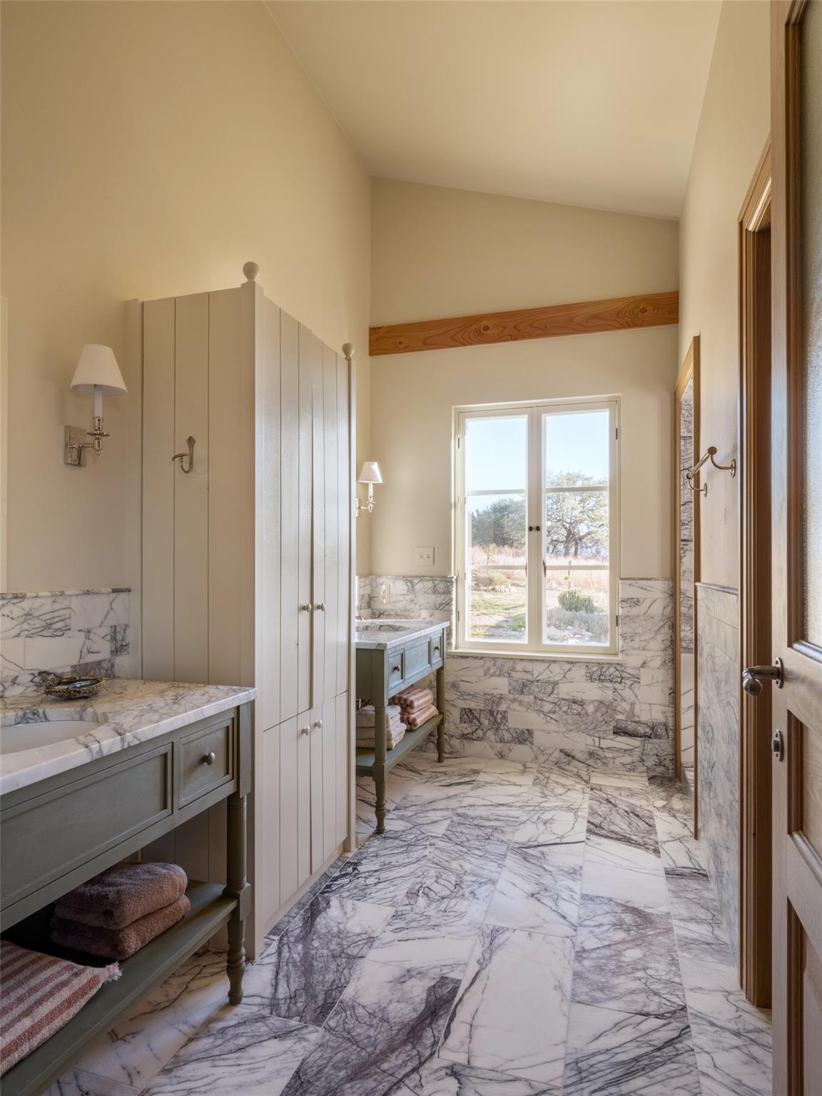 1934 N Walnut Springs Rd, Johnson City, TX 78636