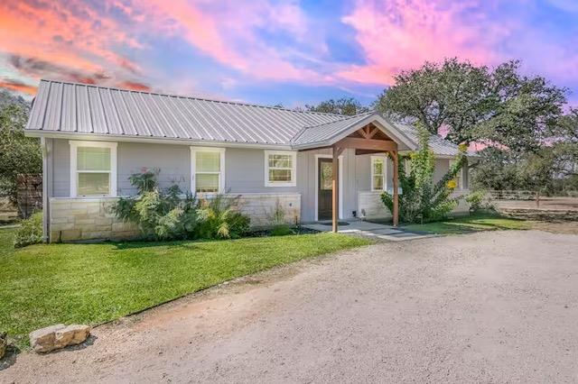 579 Triple S Trl, Johnson City, TX 78636