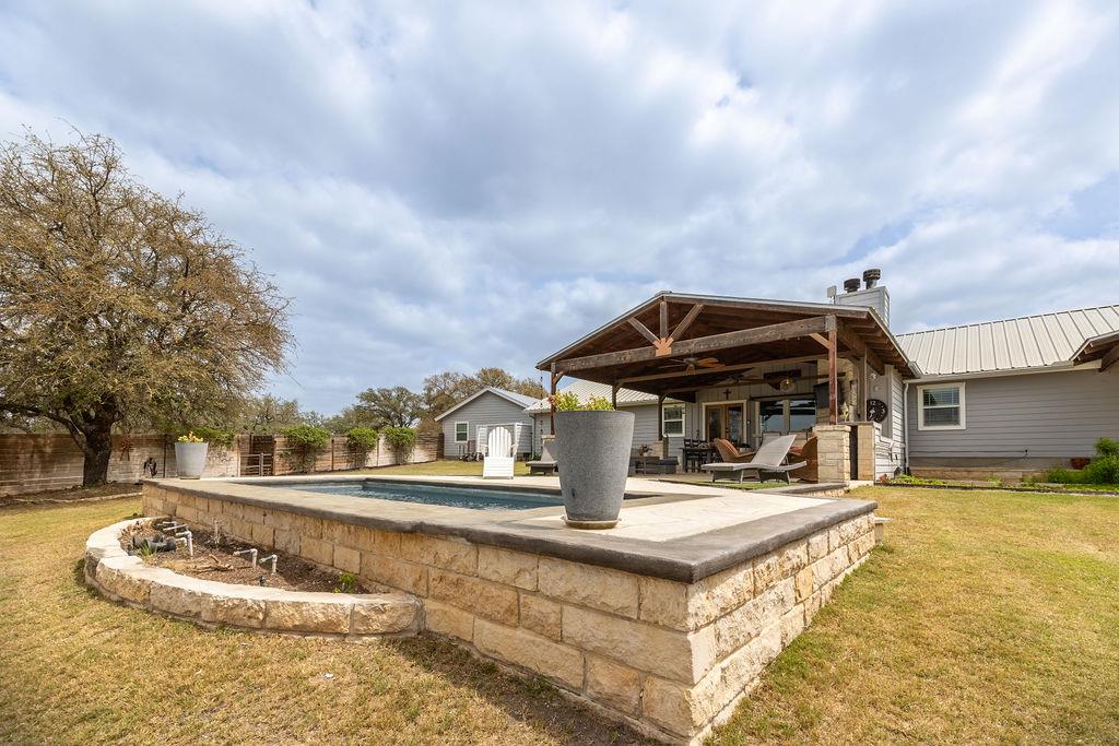 579 Triple S Trl, Johnson City, TX 78636