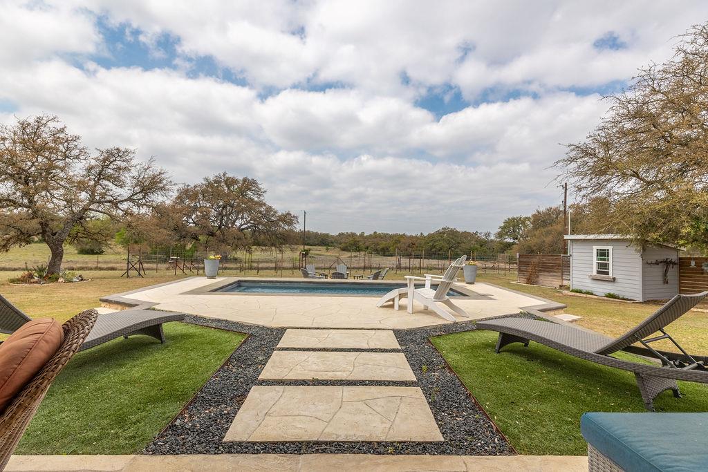 579 Triple S Trl, Johnson City, TX 78636