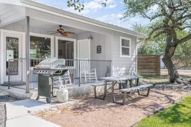 579 Triple S Trl, Johnson City, TX 78636