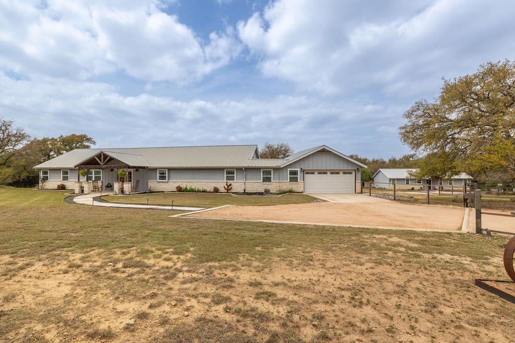 579 Triple S Trl, Johnson City, TX 78636