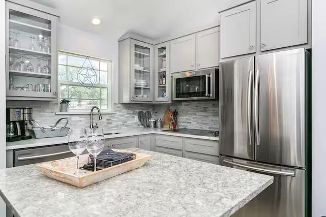 579 Triple S Trl, Johnson City, TX 78636