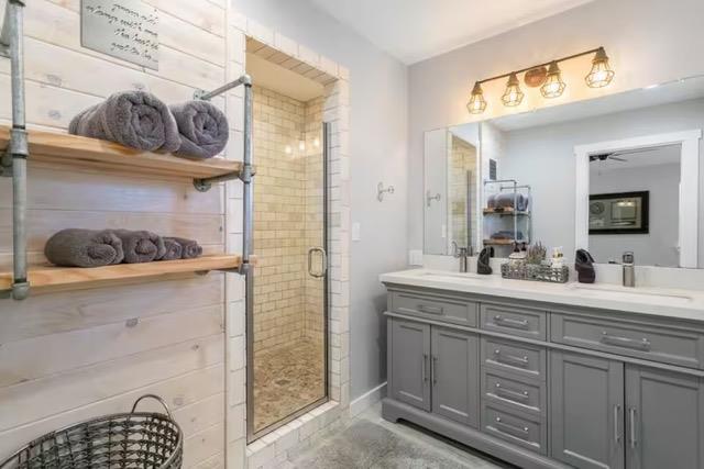 579 Triple S Trl, Johnson City, TX 78636