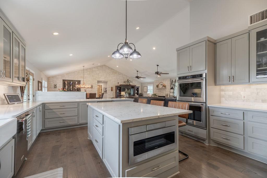 579 Triple S Trl, Johnson City, TX 78636