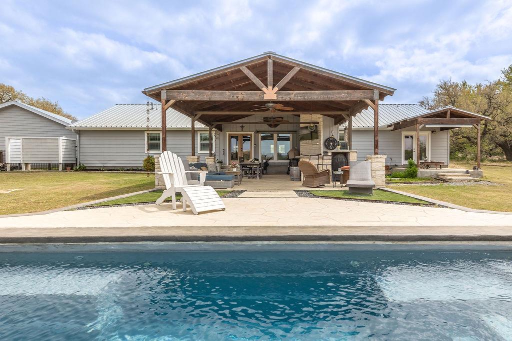 579 Triple S Trl, Johnson City, TX 78636