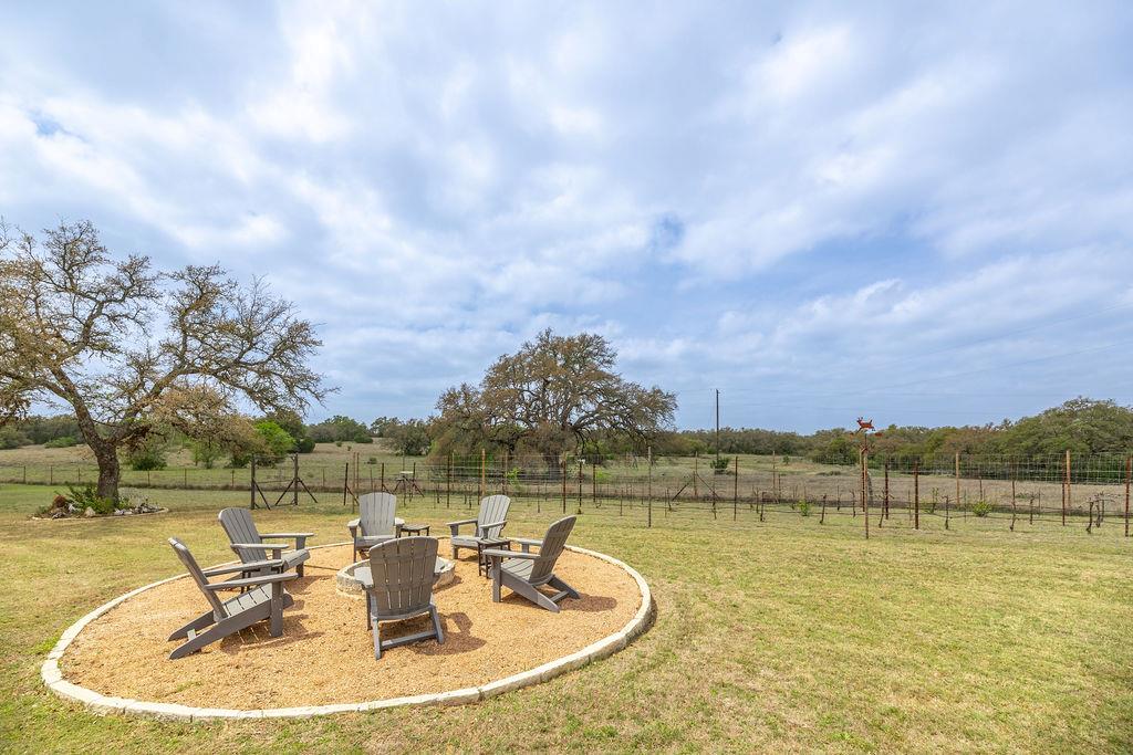 579 Triple S Trl, Johnson City, TX 78636