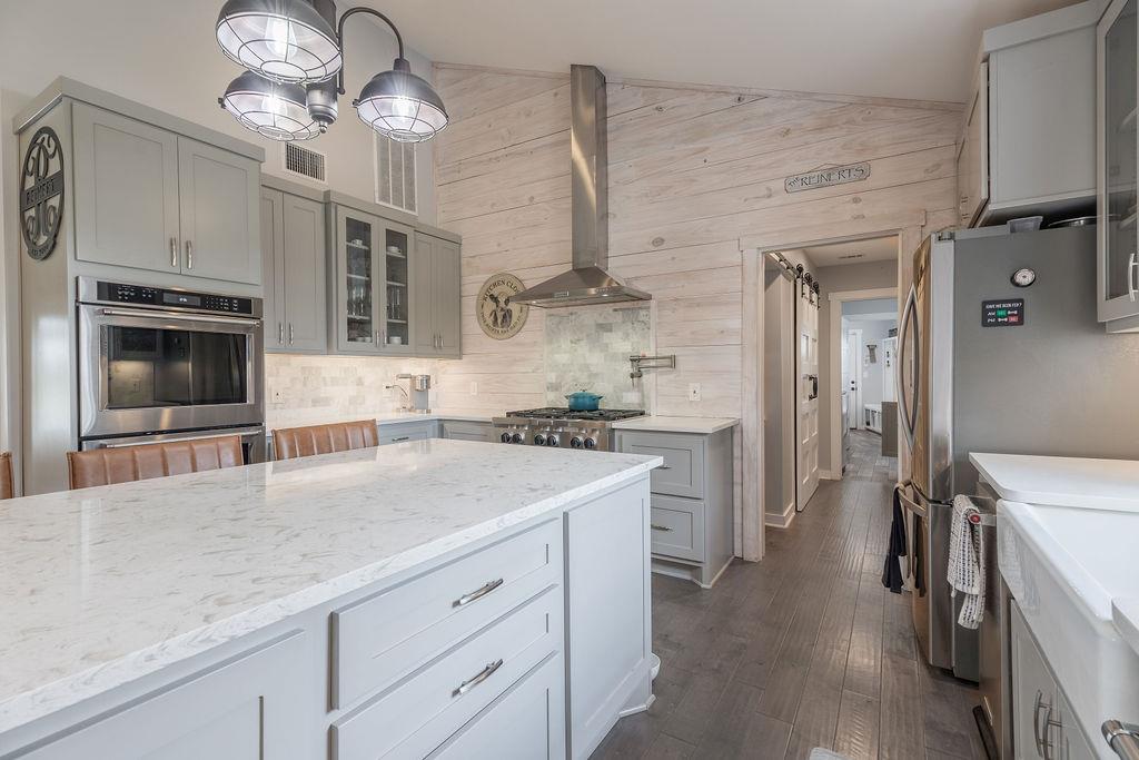 579 Triple S Trl, Johnson City, TX 78636