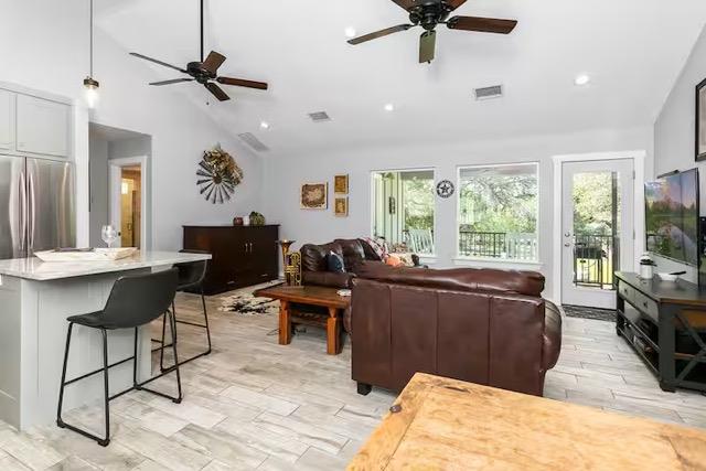 579 Triple S Trl, Johnson City, TX 78636