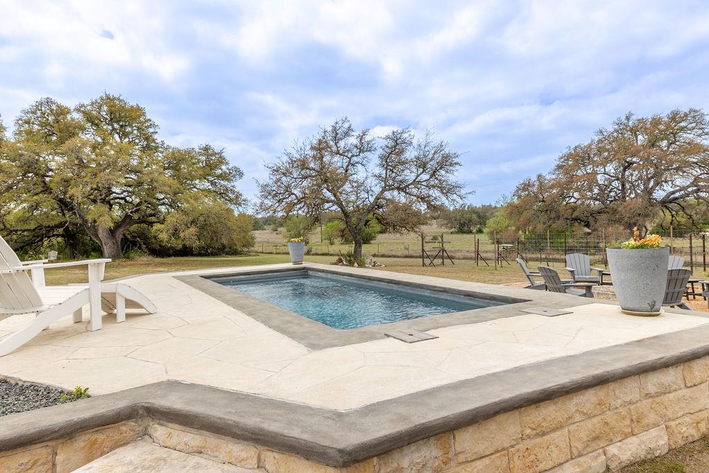 579 Triple S Trl, Johnson City, TX 78636