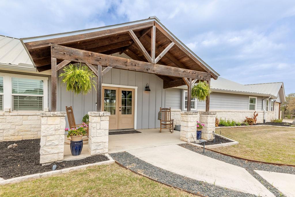 579 Triple S Trl, Johnson City, TX 78636