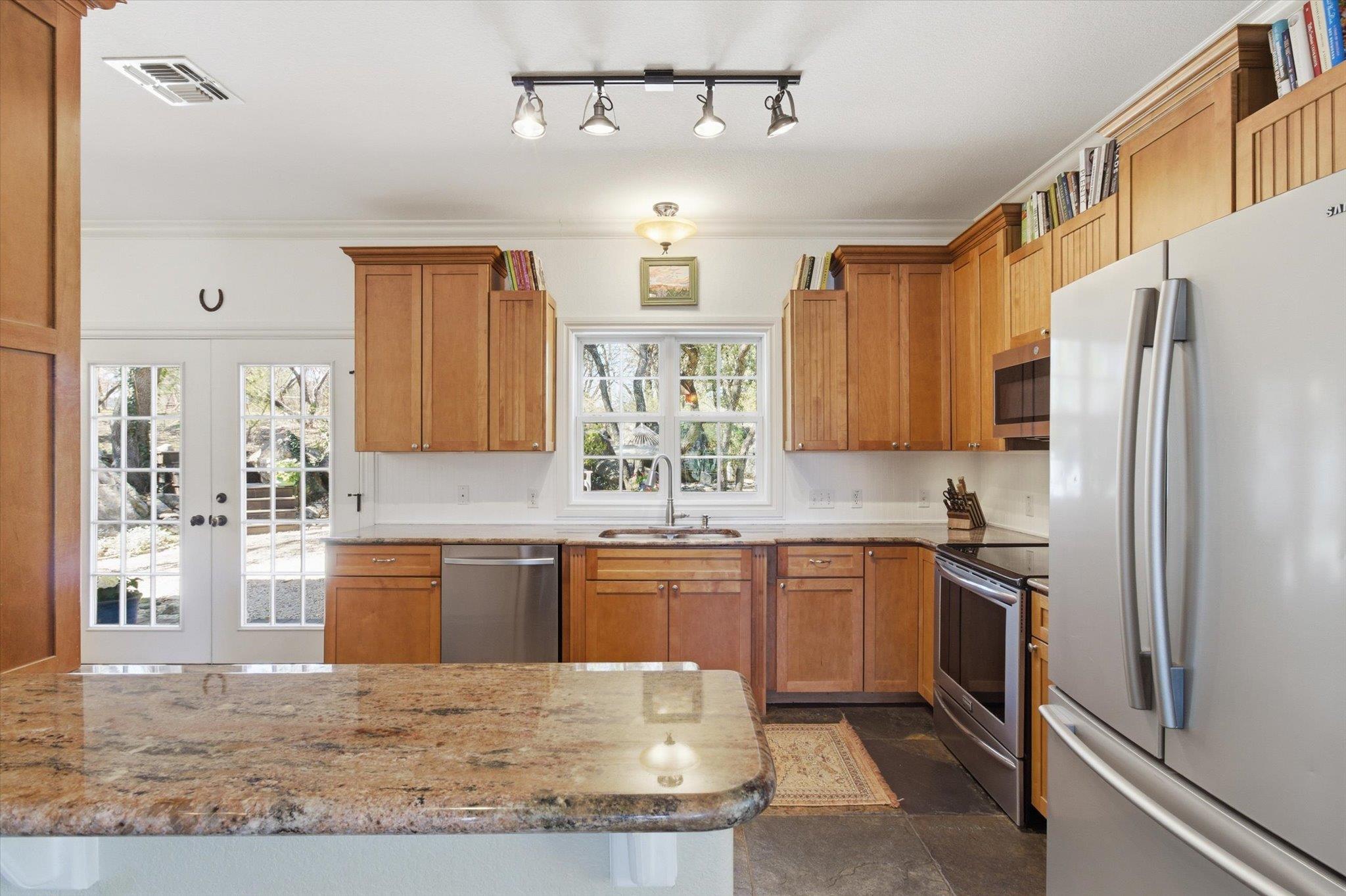 108 Quarry Crest Cir, San Marcos, TX 78666