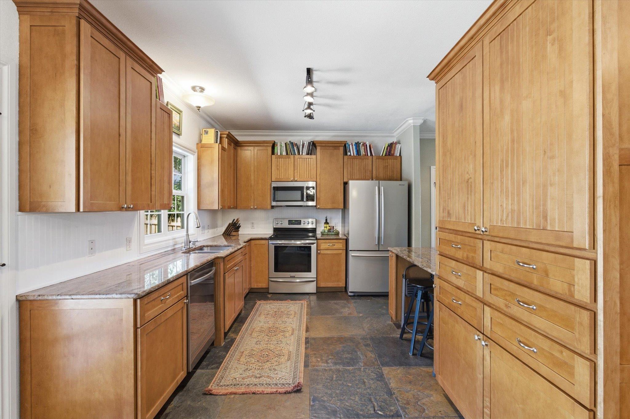 108 Quarry Crest Cir, San Marcos, TX 78666