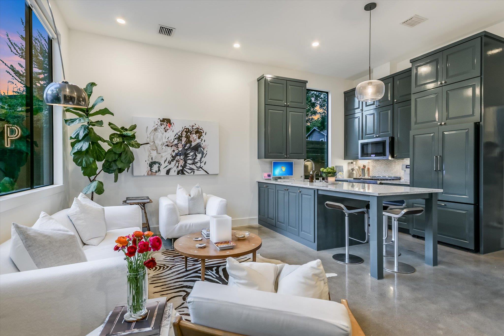 2212 S 2nd St # 2, Austin, TX 78704