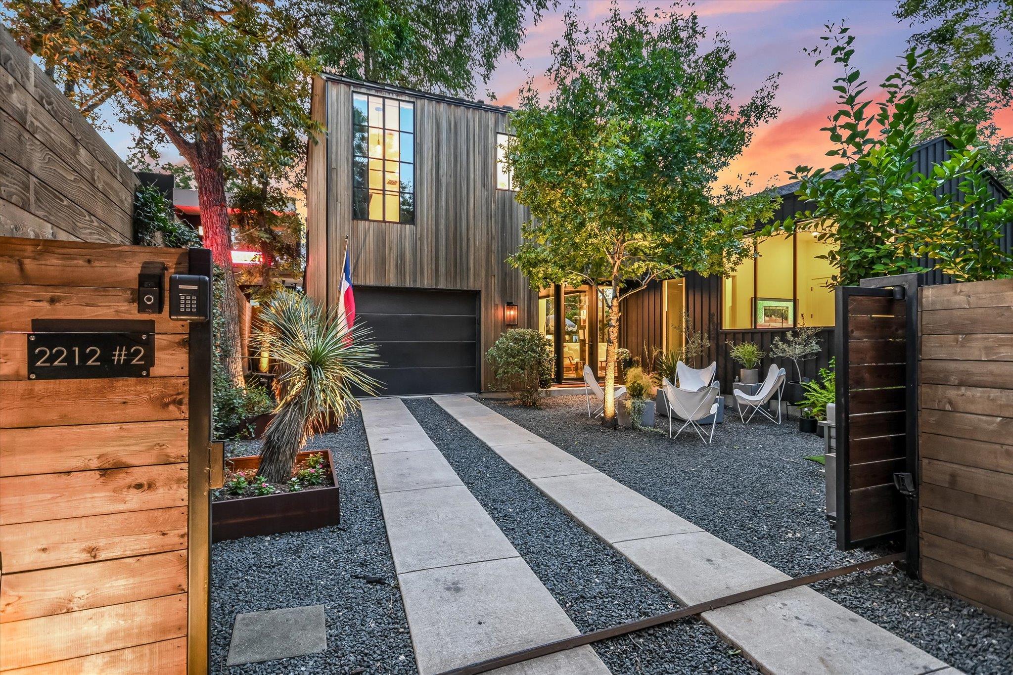 2212 S 2nd St # 2, Austin, TX 78704