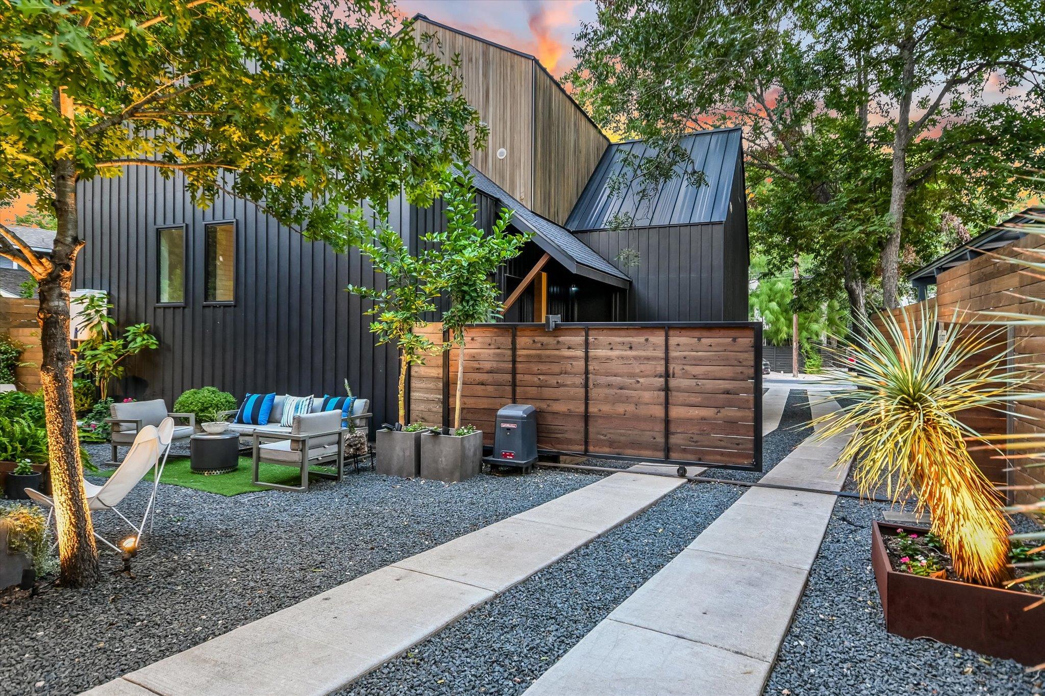 2212 S 2nd St # 2, Austin, TX 78704