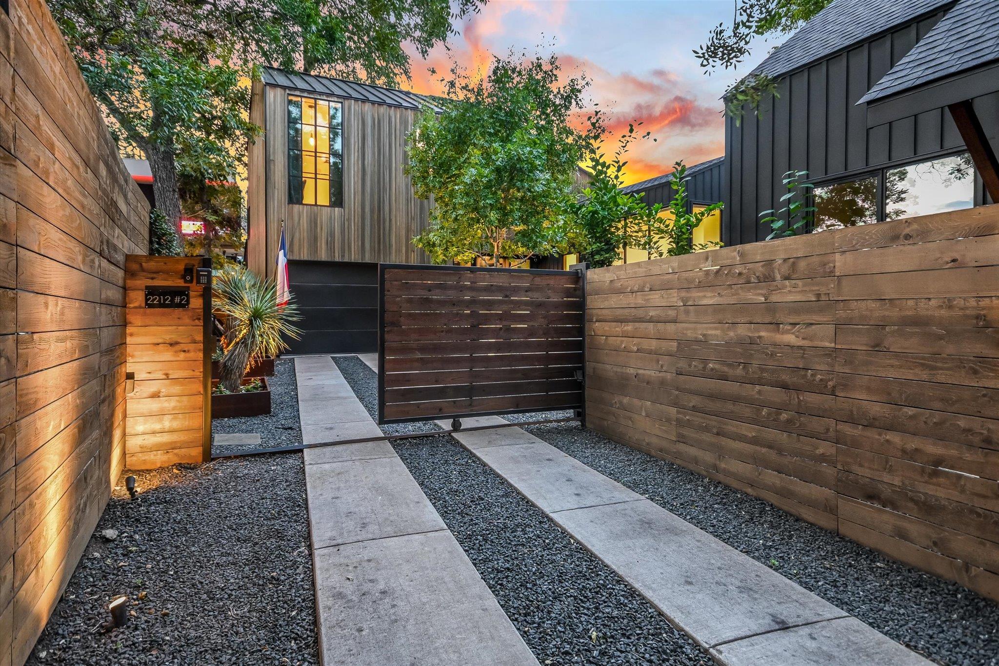 2212 S 2nd St # 2, Austin, TX 78704