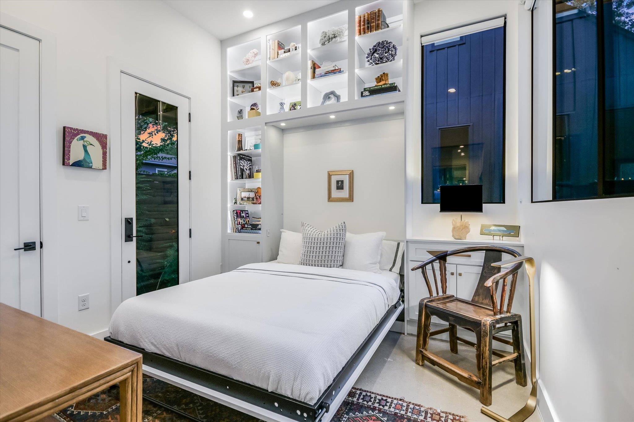 2212 S 2nd St # 2, Austin, TX 78704