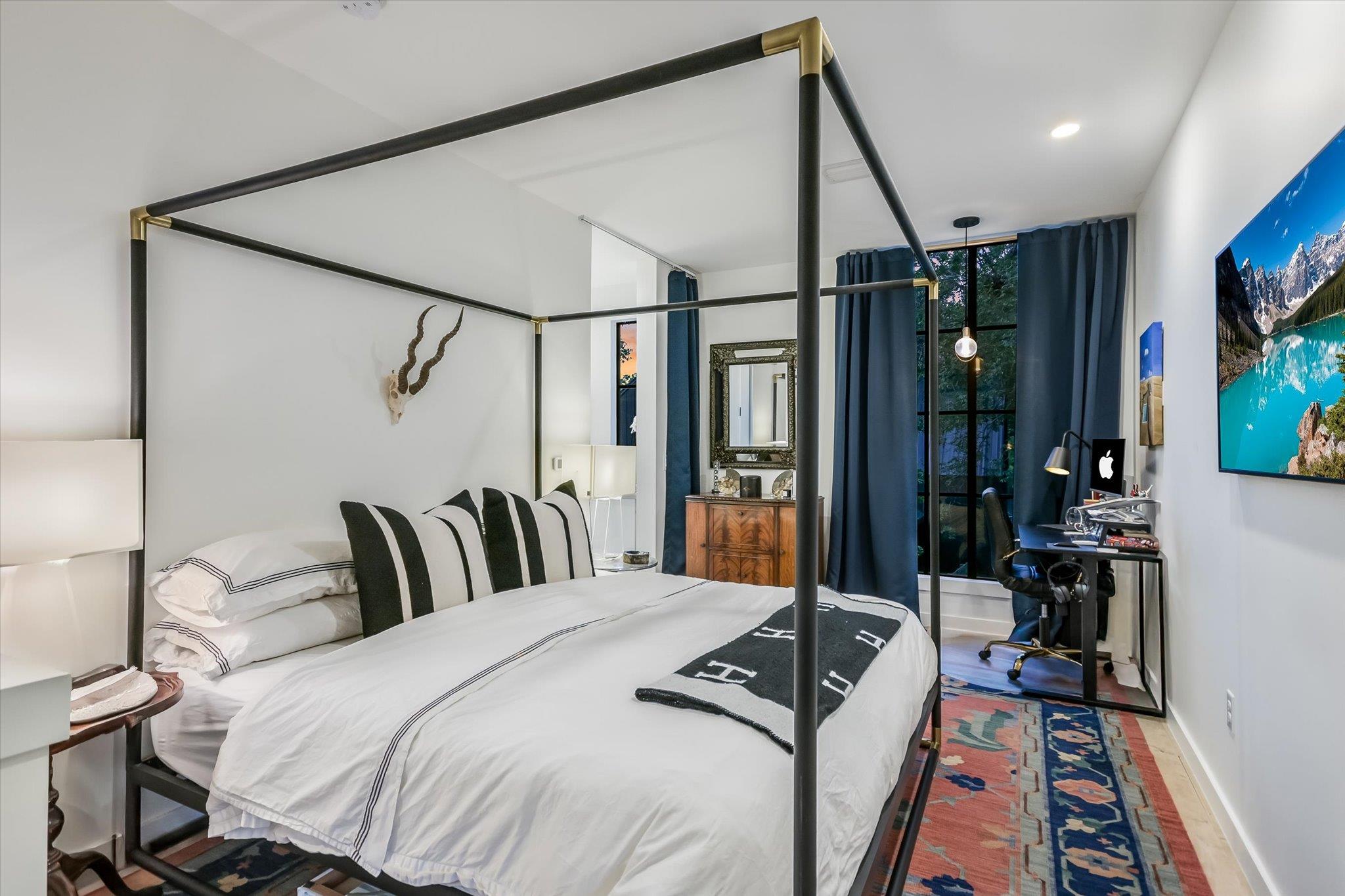 2212 S 2nd St # 2, Austin, TX 78704