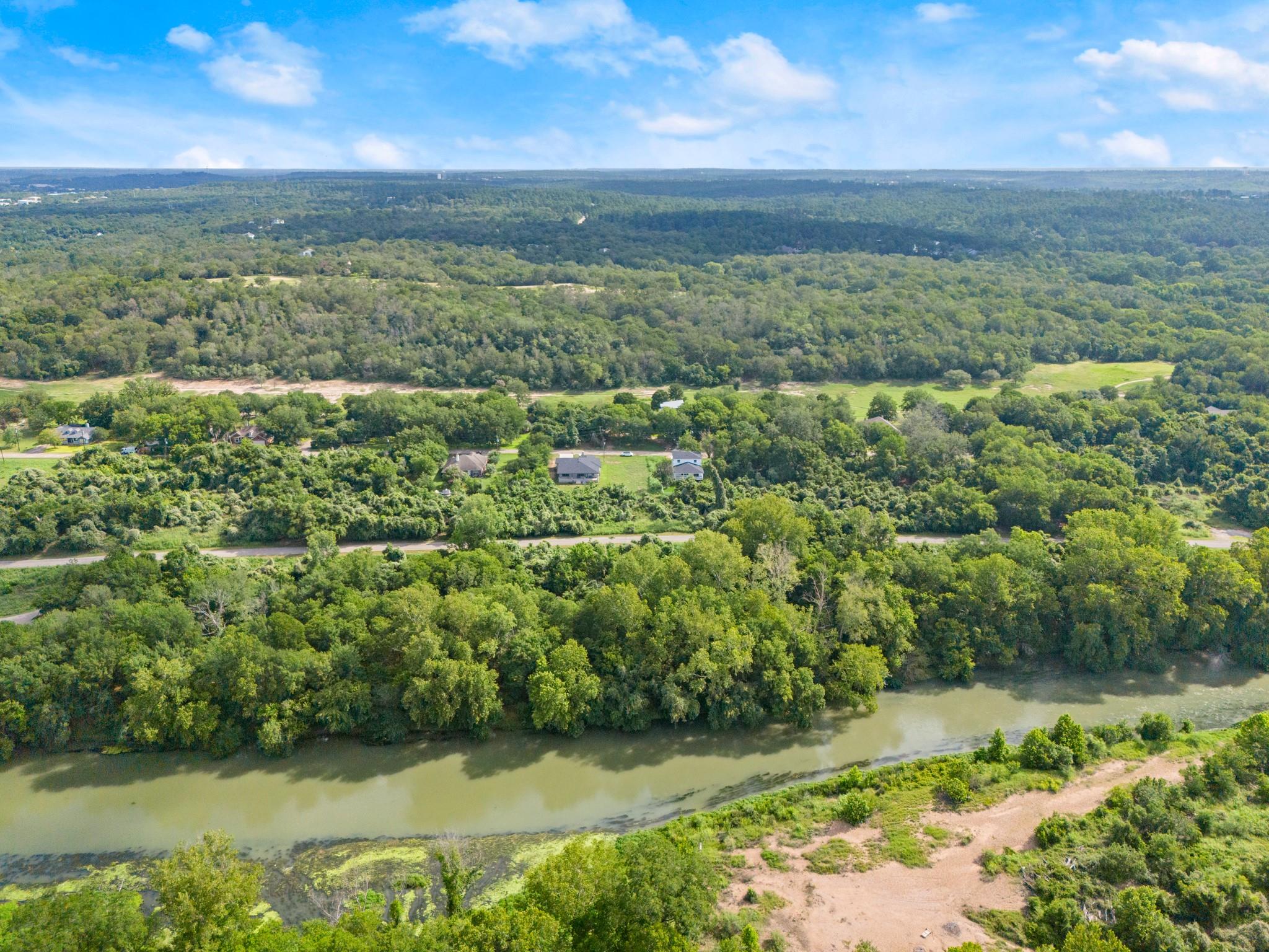 147 Kahana Ln, Bastrop, TX 78602