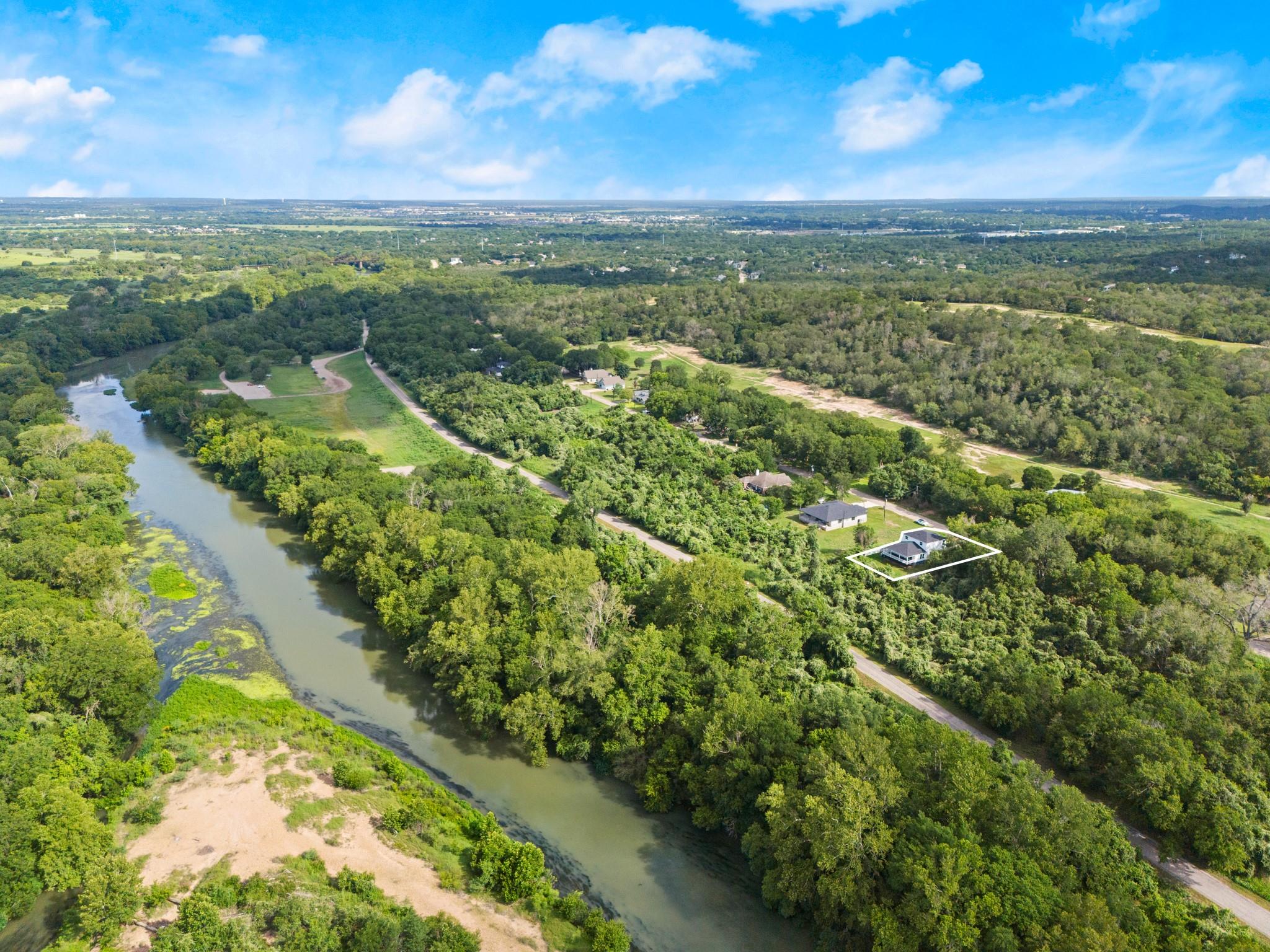 147 Kahana Ln, Bastrop, TX 78602