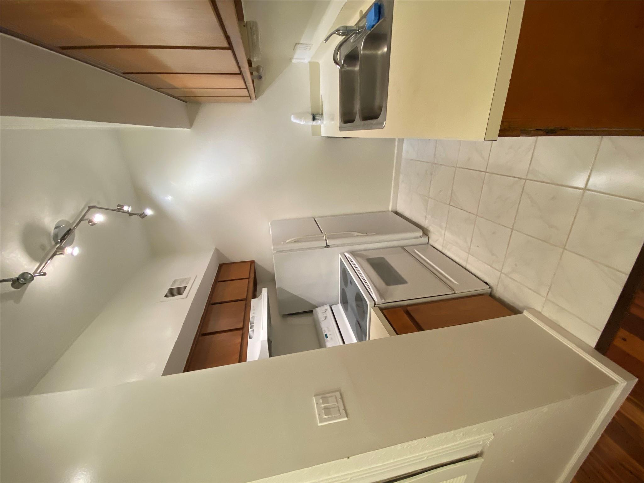 3316 Guadalupe St # 214, Austin, TX 78705