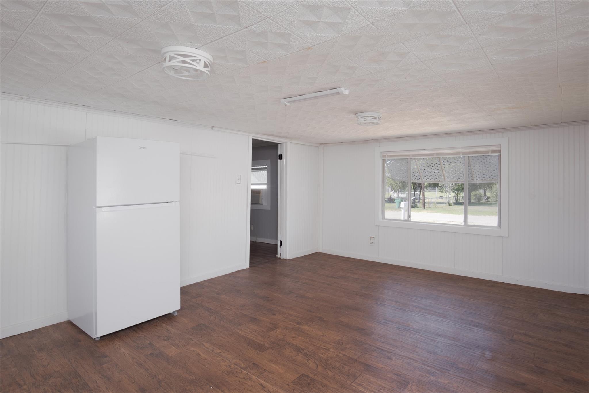 14 W Post Oak Ave, Rogers, TX 76569