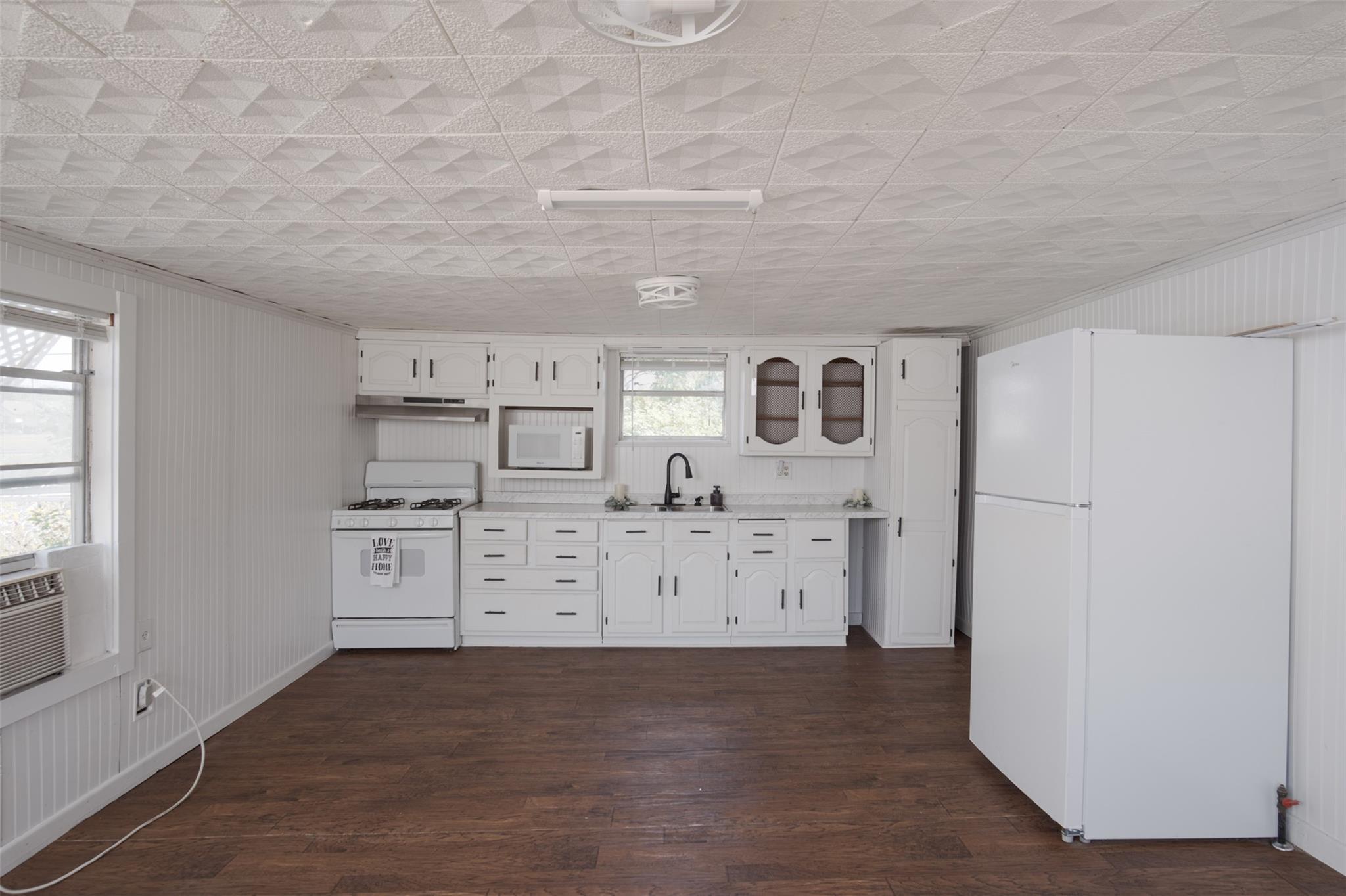 14 W Post Oak Ave, Rogers, TX 76569