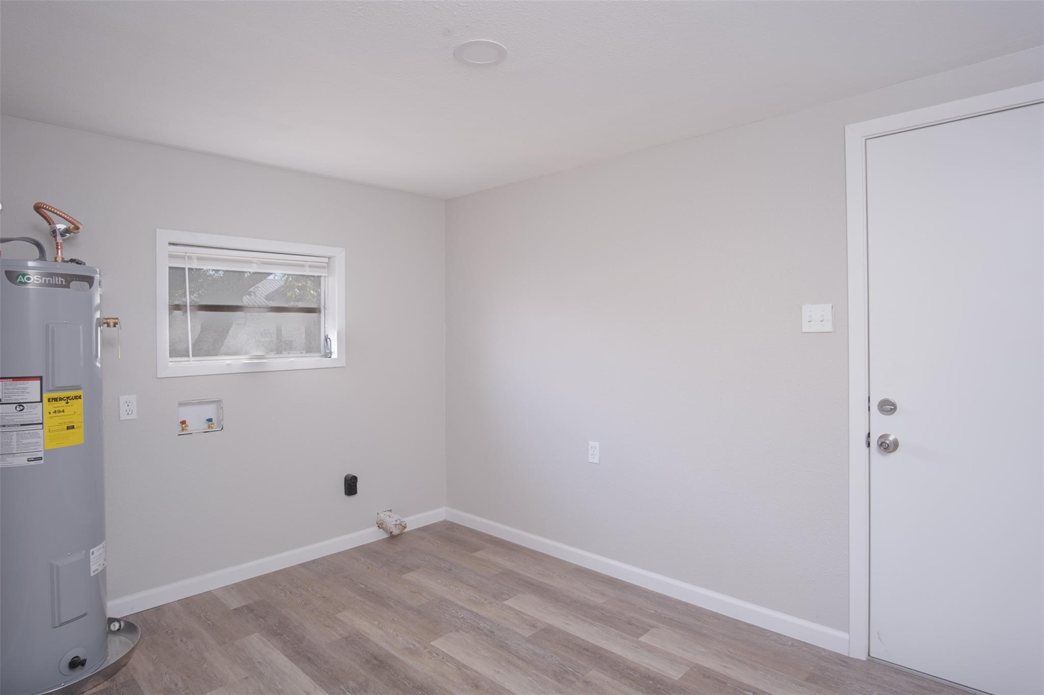 14 W Post Oak Ave, Rogers, TX 76569